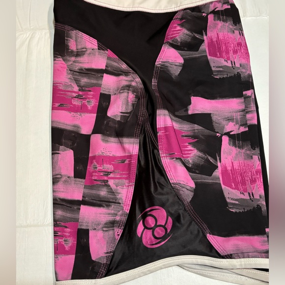 Clinch Gear Womens MMA Fighting / Boxing EUC Training Shorts Black Pink Size 10 - Picture 3 of 9